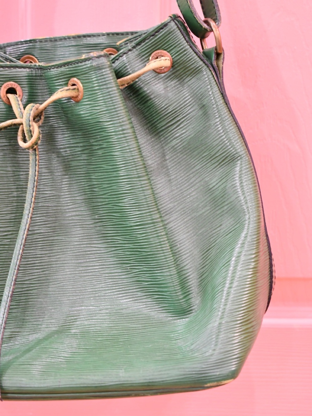 Louis Vuitton Green Epi Leather Drawstring Bucket Shoulder Bag - Picture 4 of 11
